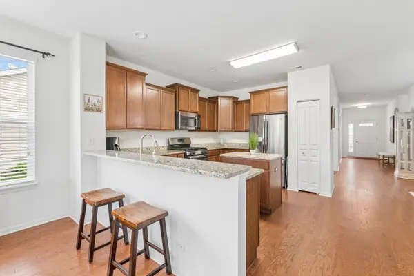1822 Hannah LN, Pingree Grove, IL 60140