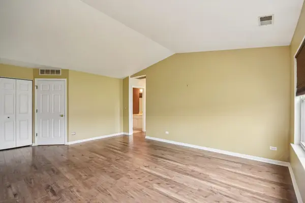 402 Woodview CIR #D, Elgin, IL 60120