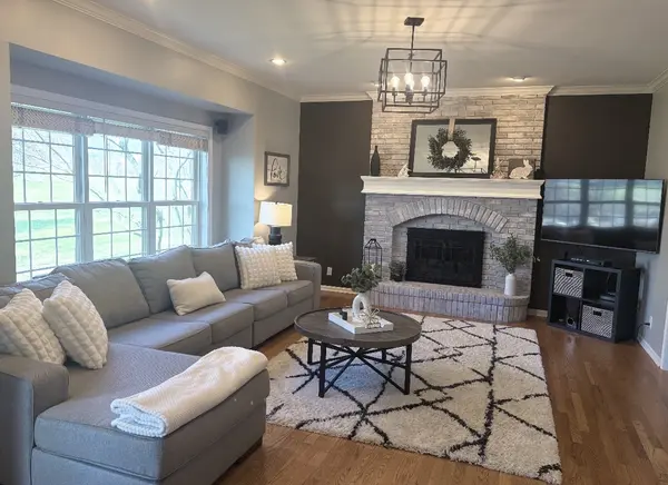 N552 W Weaver CIR, Geneva, IL 60134