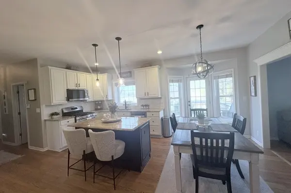 N552 W Weaver CIR, Geneva, IL 60134