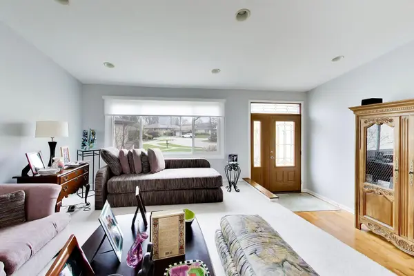 6643 Davis ST, Morton Grove, IL 60053