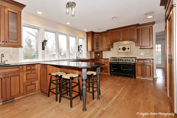 756 Stonegate RD, Libertyville, IL 60048