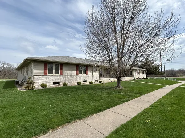 1233 47th Ave CT #16, East Moline, IL 61244