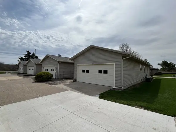 1233 47th Ave CT #16, East Moline, IL 61244