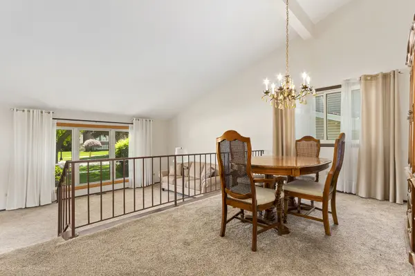 1570 W Goldengate DR, Addison, IL 60101