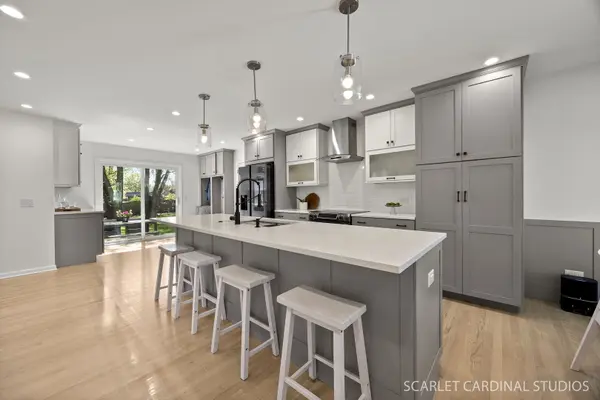 1120 Summit Hills LN, Naperville, IL 60563