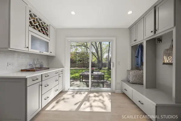 1120 Summit Hills LN, Naperville, IL 60563