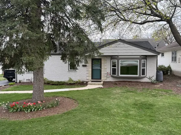949 Kenyon ST, Downers Grove, IL 60516
