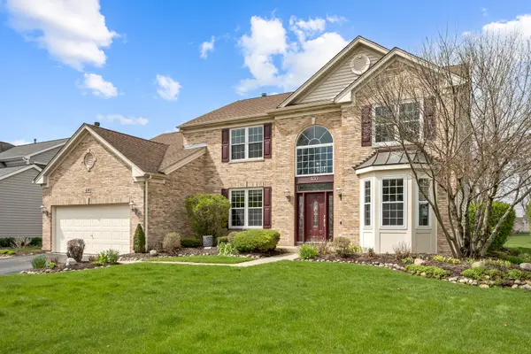 430 Clover DR, Algonquin, IL 60102