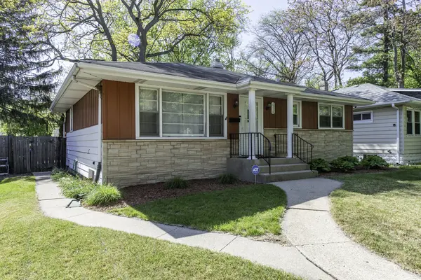 1316 N Ash ST, Waukegan, IL 60085