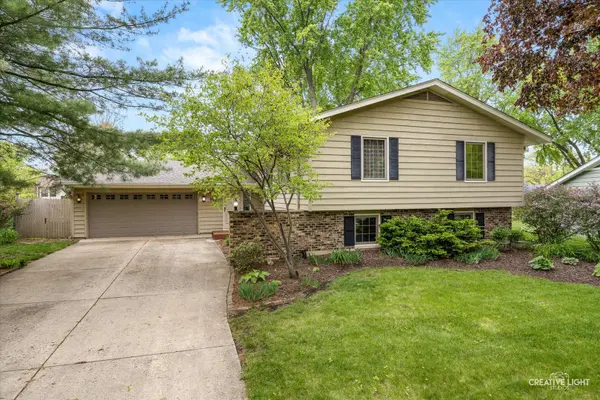 712 Westfield DR, St. Charles, IL 60174