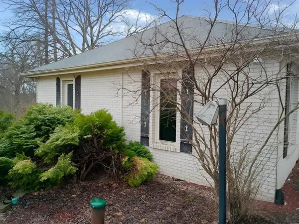 8046 Harvest Hill DR, Roscoe, IL 61073
