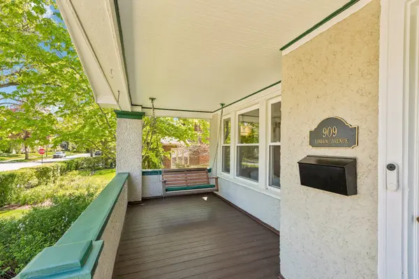909 Linden AVE, Oak Park, IL 60302