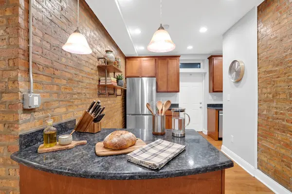 2256 W Arthur AVE #2, Chicago, IL 60645