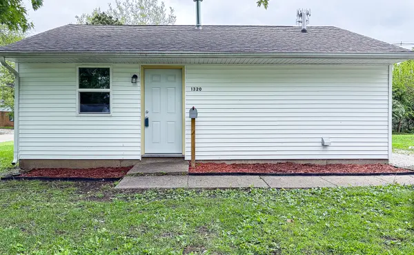 1320 Hedge RD, Champaign, IL 61821