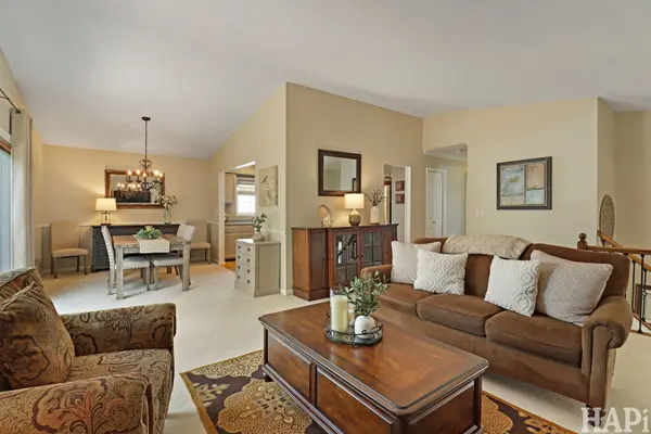 38 Chelsea LN, Cary, IL 60013
