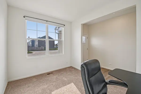 1716 Dublin DR, Pingree Grove, IL 60140