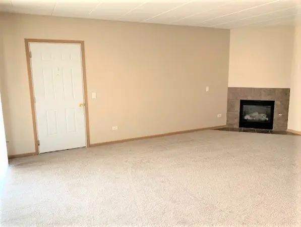 9800 Liberty CIR #2E, Orland Park, IL 60467