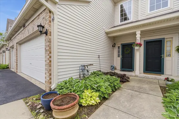 246 NICOLE DR #D, South Elgin, IL 60177