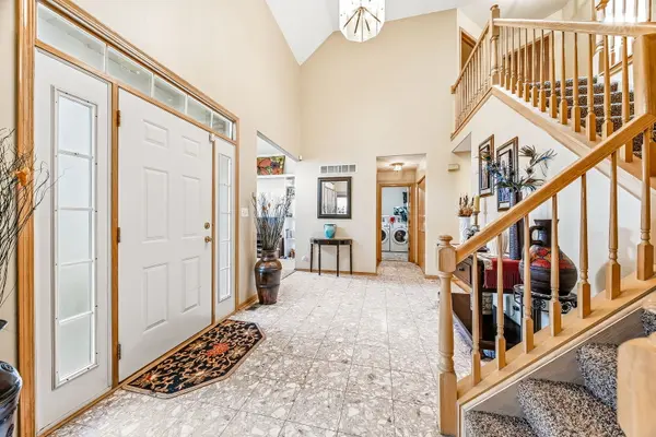 275 Farmhill DR, Algonquin, IL 60102