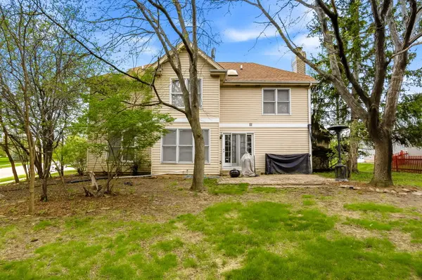 275 Farmhill DR, Algonquin, IL 60102