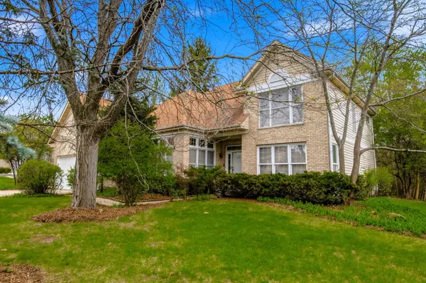275 Farmhill DR, Algonquin, IL 60102