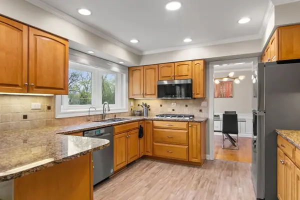 995 Georgetowne LN, Barrington, IL 60010