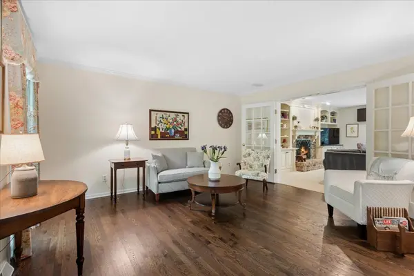 3002 EASTON PL, St. Charles, IL 60175