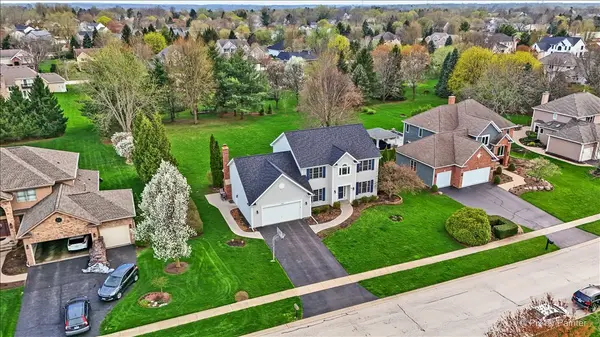 1405 Elk TRL, Cary, IL 60013