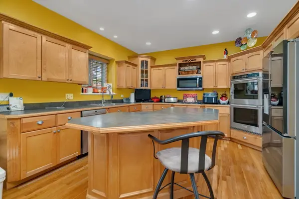 745 Feather Sound DR, Bolingbrook, IL 60440
