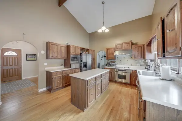 254 Bunting LN, Bloomingdale, IL 60108