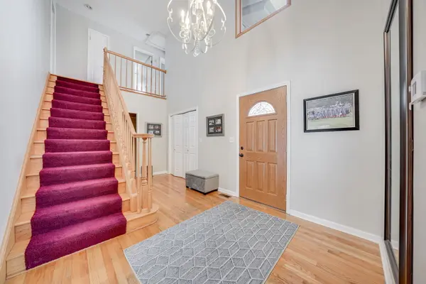 254 Bunting LN, Bloomingdale, IL 60108