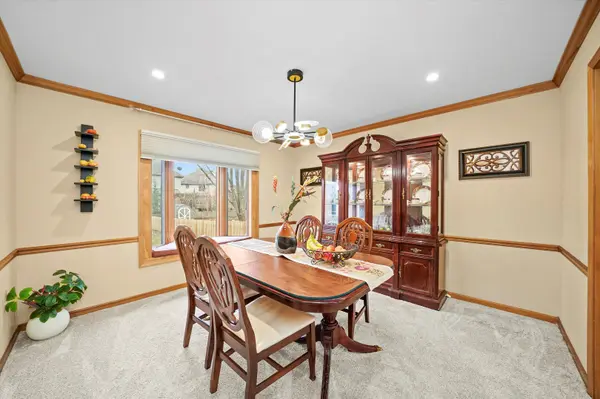 18 Newgate AVE, Naperville, IL 60565
