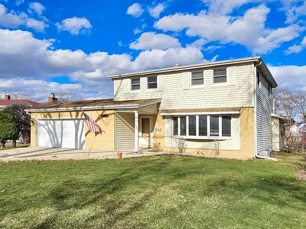 357 N PIONEER DR, Addison, IL 60101