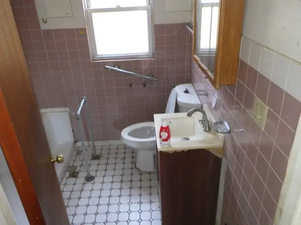 10227 S Peoria ST, Chicago, IL 60643