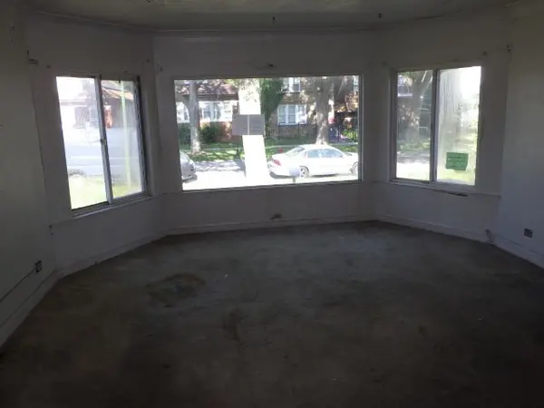 10227 S Peoria ST, Chicago, IL 60643