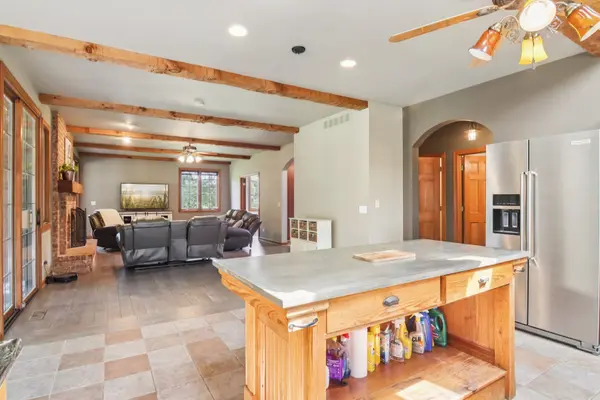 44W552 Volkening CIR, Hampshire, IL 60140