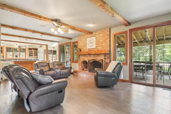 44W552 Volkening CIR, Hampshire, IL 60140