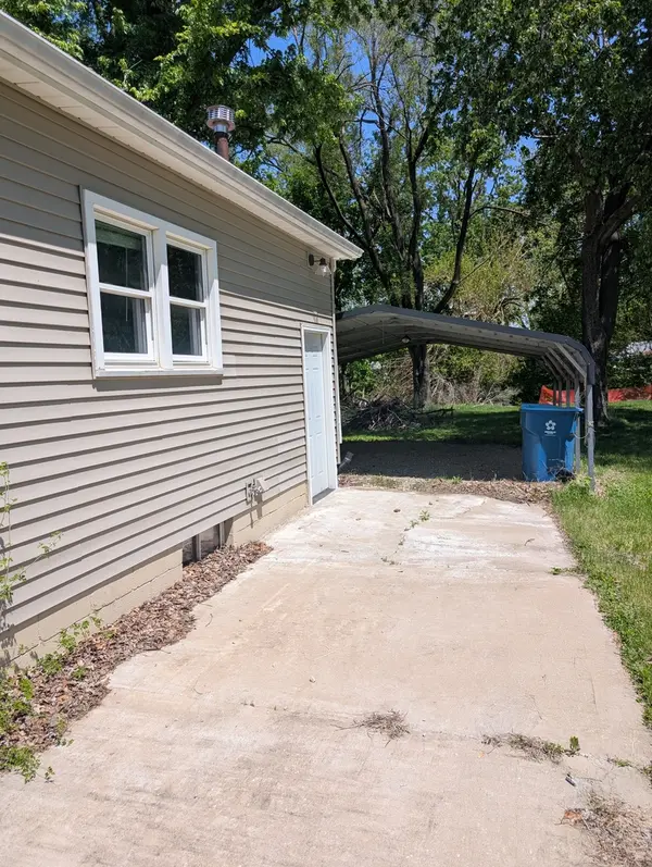 3412 2nd ST, East Moline, IL 61244
