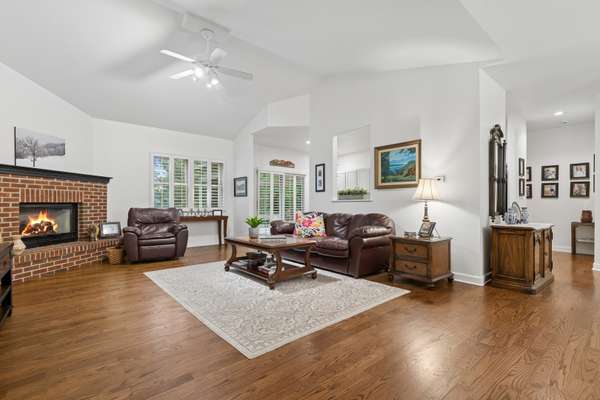 583 Larium LN, Crystal Lake, IL 60012