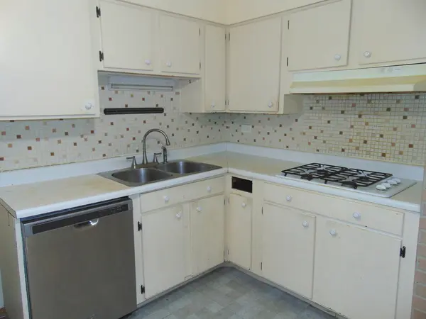 8996 Kennedy DR #105E, Des Plaines, IL 60016