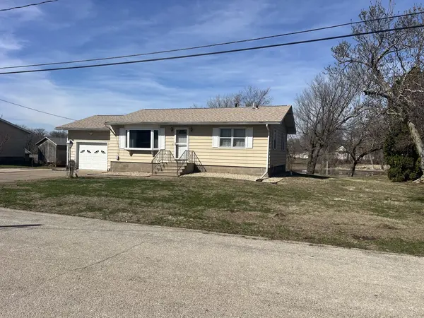 505 N Maple ST, Cleveland, IL 61241