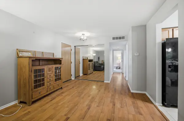 1925 Golf View DR #1A, Bartlett, IL 60103