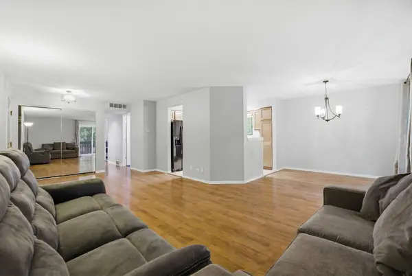 1925 Golf View DR #1A, Bartlett, IL 60103