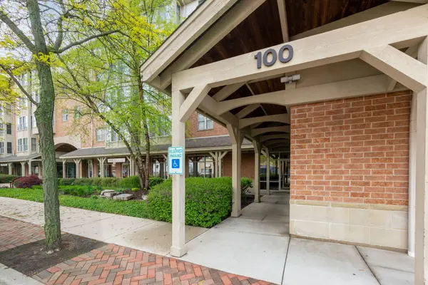 100 N Bokelman ST #330, Roselle, IL 60172