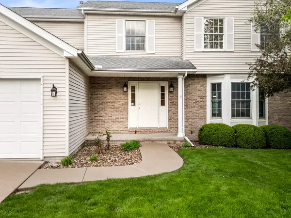 25 Pebblebrook CT, Bloomington, IL 61705