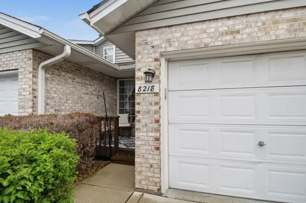 8218 Daniel DR, Justice, IL 60458