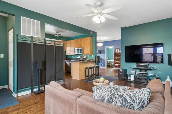 2320 W Rosemont AVE #3, Chicago, IL 60659
