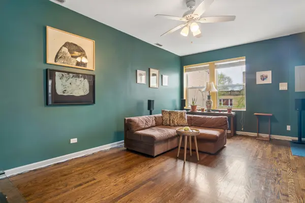 2320 W Rosemont AVE #3, Chicago, IL 60659