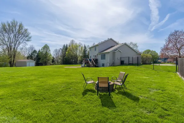702 N Meadows CT, Davenport, IA 52806